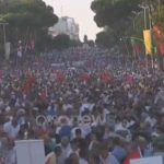 Μαζική διαδήλωση στα Τίρανα για ακρίβεια σε καύσιμα – τρόφιμα και διαφθορά