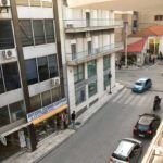 Ασφαλτοστρώνει δρόμους της πόλης ο Δ. Καστοριάς