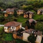 Το ελληνικό χωριό που ενέπνευσε μεγάλους σκηνοθέτες κινηματογράφου