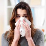 Πώς μπορούμε να διακρίνουμε RSV, γρίπη και Covid-19 από τα συμπτώματα – Πότε ανησυχούμε