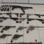Φλώρινα: Συλλήψεις 14 ατόμων – Όπλα, πυρομαχικά, εκρηκτικά μεταξύ των ευρημάτων