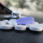 Μετφορμίνη: Ένα φάρμακο των 20 σεντς για απώλεια βάρους και αντιγήρανση; Αποτελέσματα και κίνδυνοι