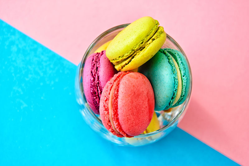vecteezy_sweet-and-colourful-french-macaroons_4418984