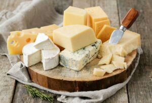 delicious-pieces-cheese_144627-43352