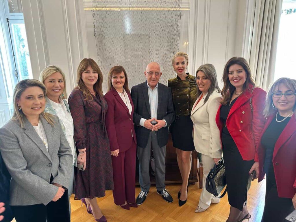 maria antoniou kyriakos mitsotakis eortastiki synantisi 6