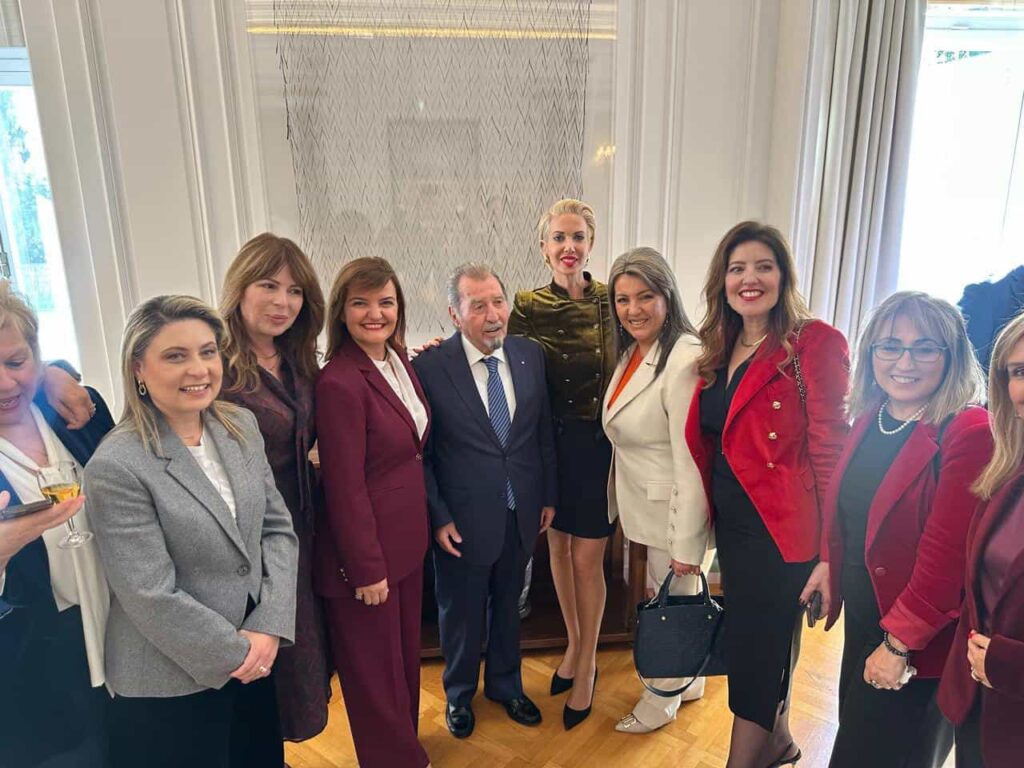 maria antoniou kyriakos mitsotakis eortastiki synantisi 8