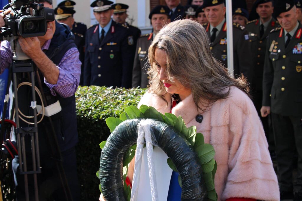 maria antoniou nikos dendias karavaggeleia 3