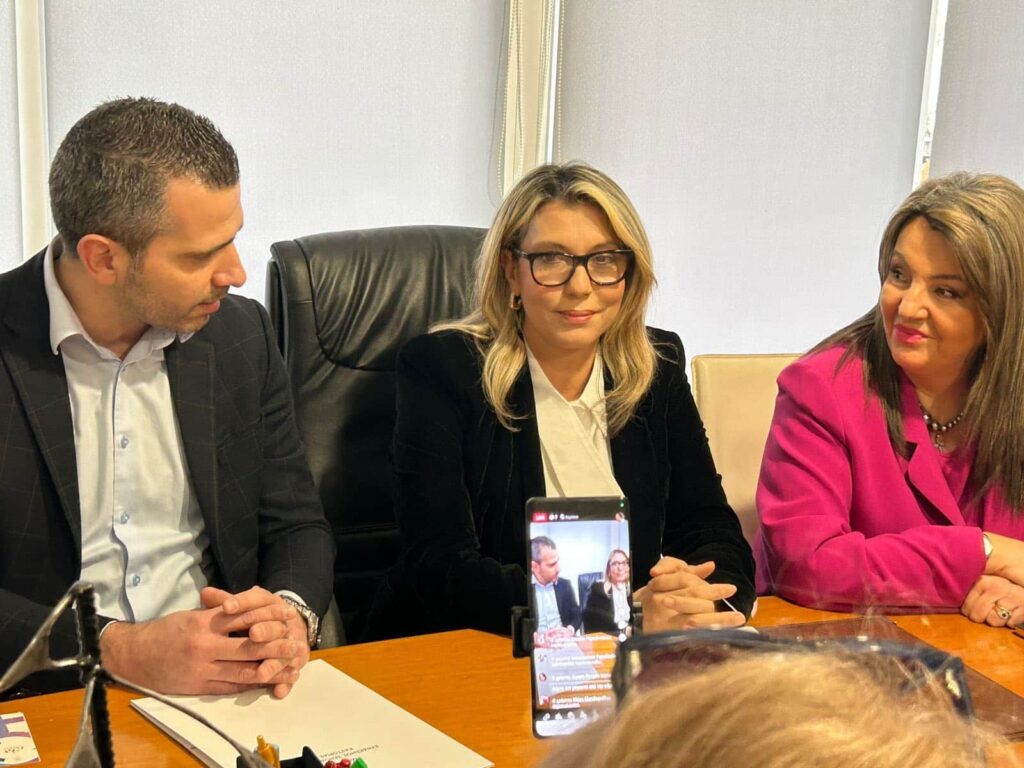 maria antoniou yfypourgos tourismou anna karamanli 2