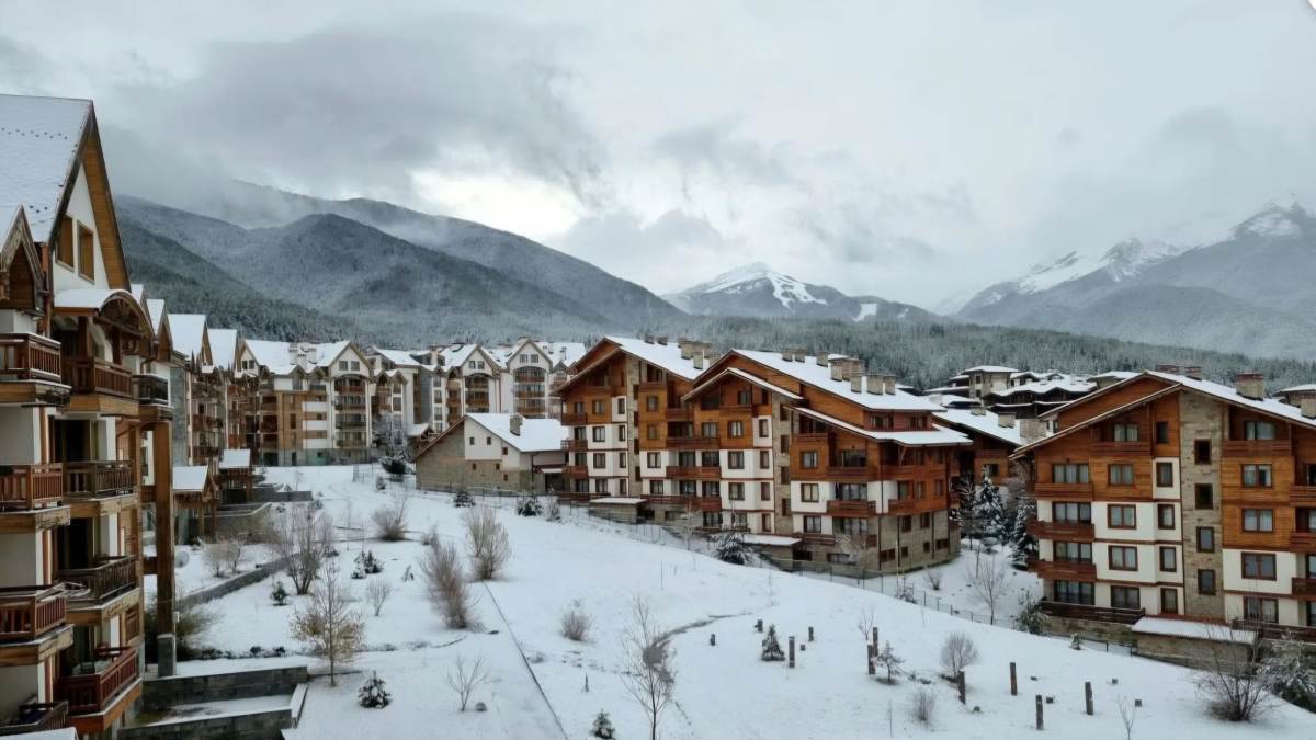 entry hotel bansko exterior snow
