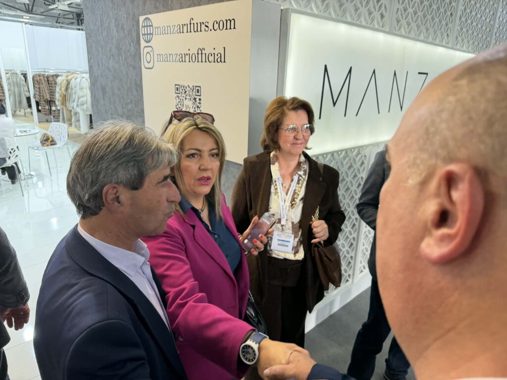 c02c76ff 7c37 4a93 91a7 25ba1b10795b