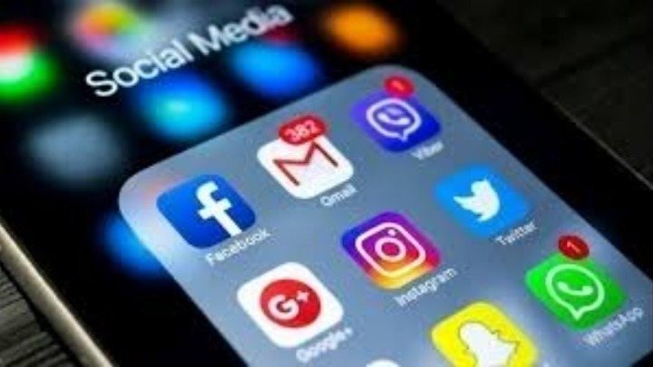 Αύξηση της προβληματικής χρήσης των social media από εφήβους- Από 36,1% το 2015 στο 48% το 2024