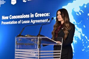 Κίμπερλι Γκίλφοϊλ: Από τις αποκαλύψεις της WSJ στην απειλή αποπομπής