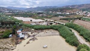 Σφοδρή κακοκαιρία πλήττει την Κρήτη - Χωρίς τις αισθήσεις του εντοπίστηκε κτηνοτρόφος που αγνοούνταν στο Ρέθυμνο