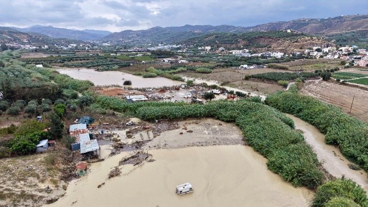 Σφοδρή κακοκαιρία πλήττει την Κρήτη - Χωρίς τις αισθήσεις του εντοπίστηκε κτηνοτρόφος που αγνοούνταν στο Ρέθυμνο